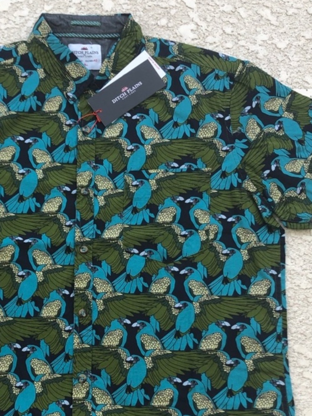 Ditch Plains shirt tropical parrot print button down men’s medium NWT cotton